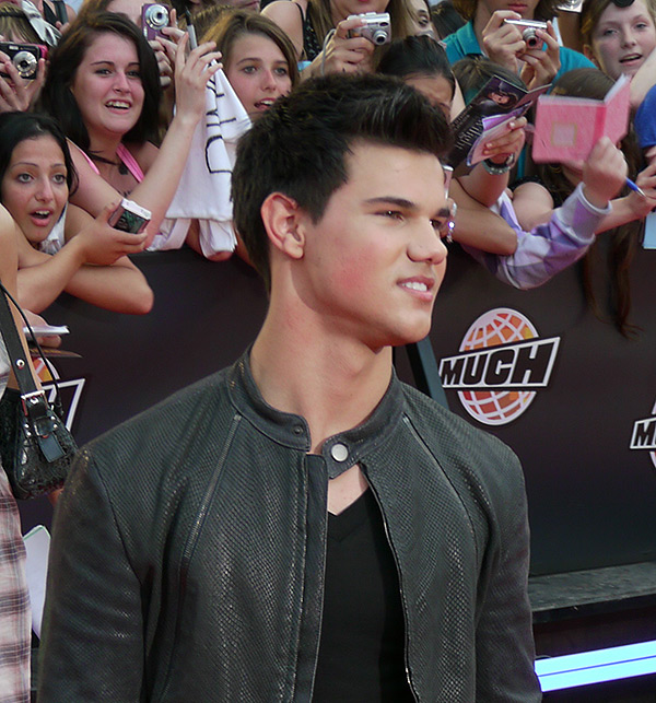 Taylor Lautner Photo